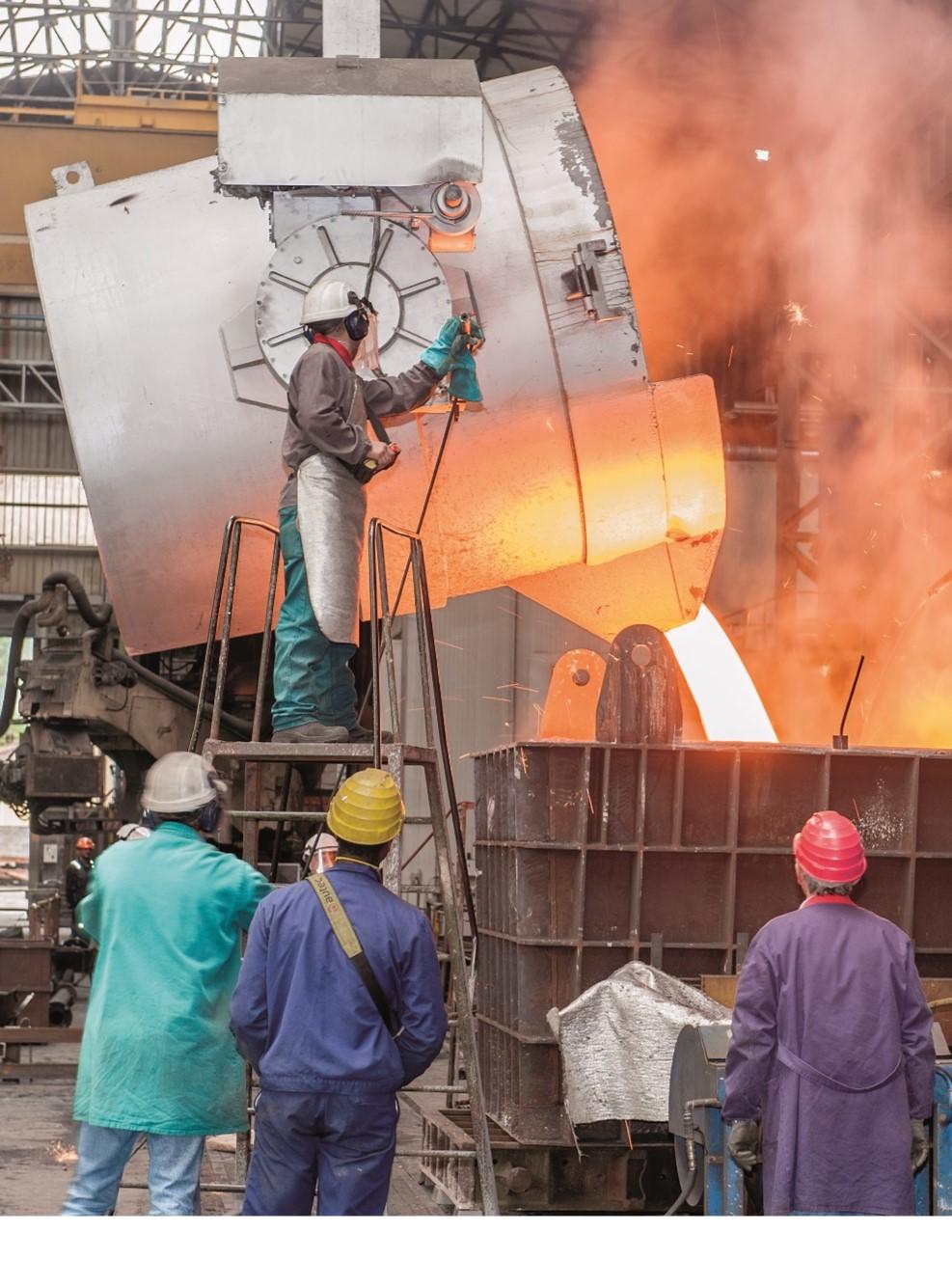 Manual casting of cast iron components