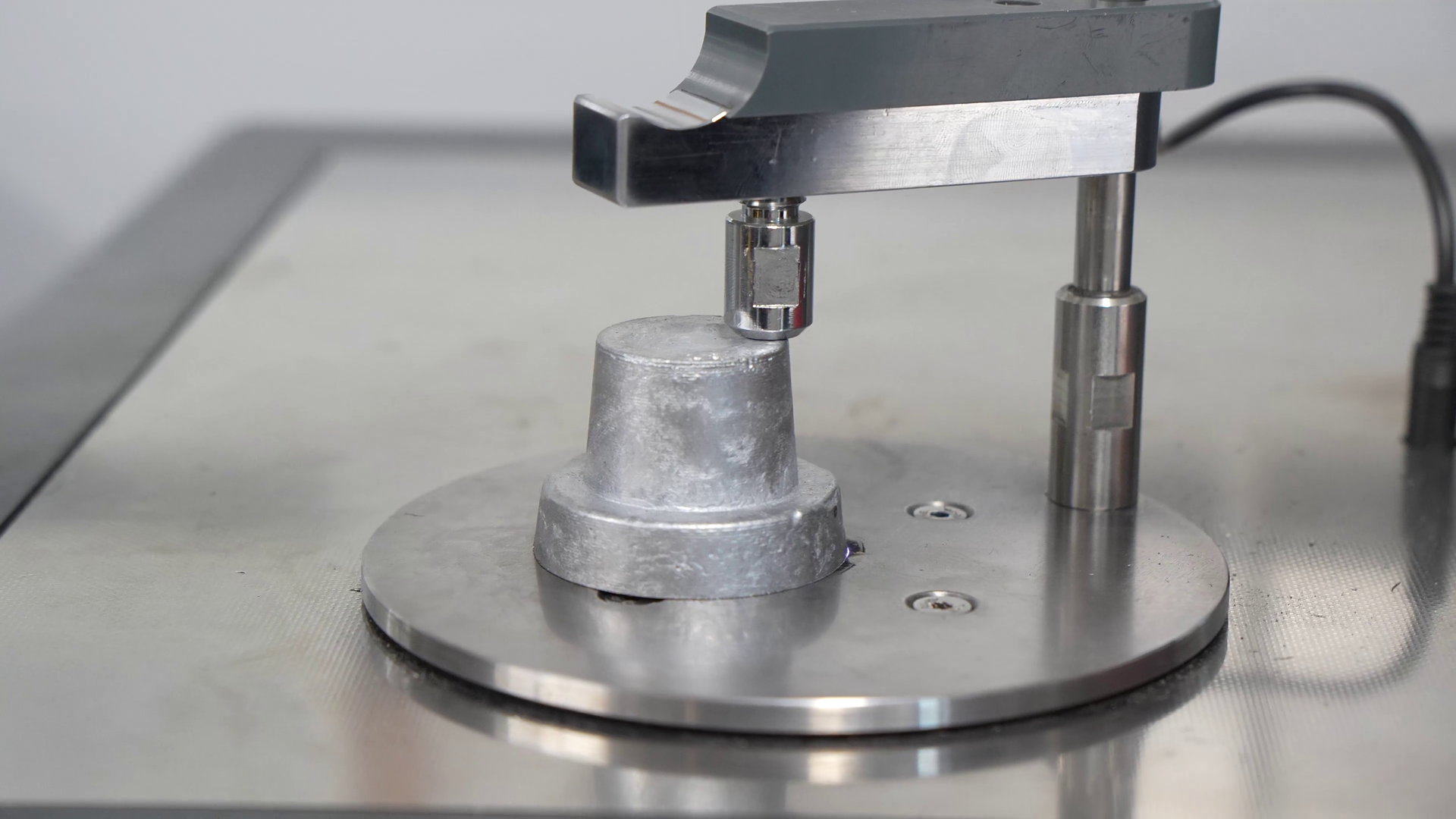 Real-time monitored casting process
